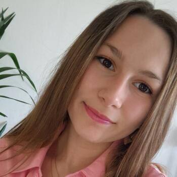 Babysitter in Saint-Porchaire: Alicia