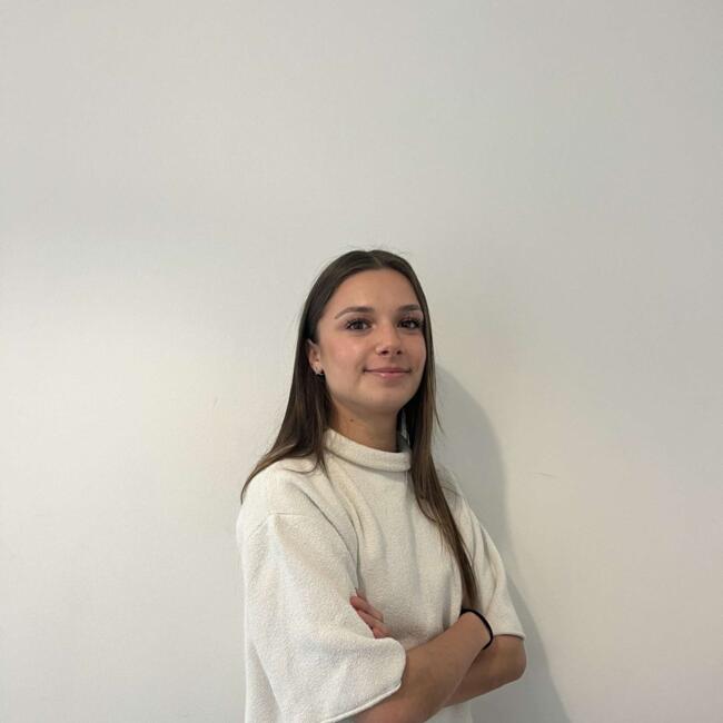 Babysitter in Saint-Martin-de-Crau: Emma