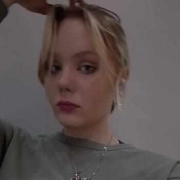 Babysitter in Langley: Liza