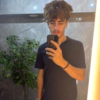 Babysitter in Paris: Enzo