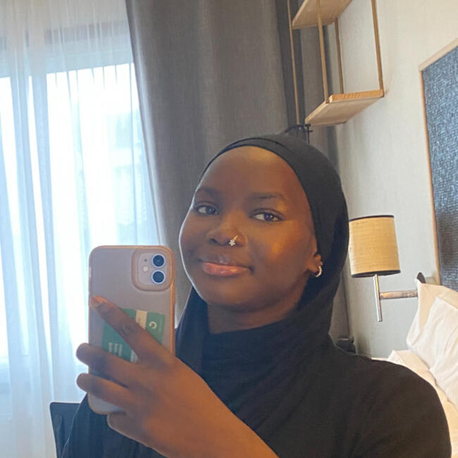 Babysitter in Versailles: Yasmine