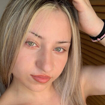 Babysitter στην περιοχή Γλυφάδα: Δανάη