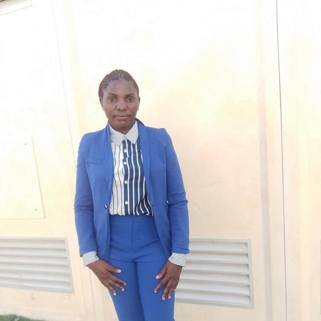 جليسة أطفال في دبي: Zawedde