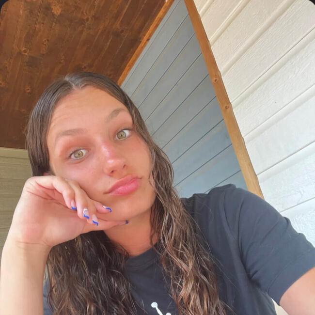 Babysitter in Mont-de-Marsan: Célia