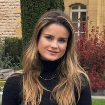 Babysitter Buġibba: Juliana