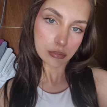 Nanny in Novi Travnik: Laura