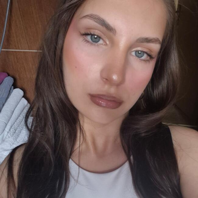 Nanny in Novi Travnik: Laura