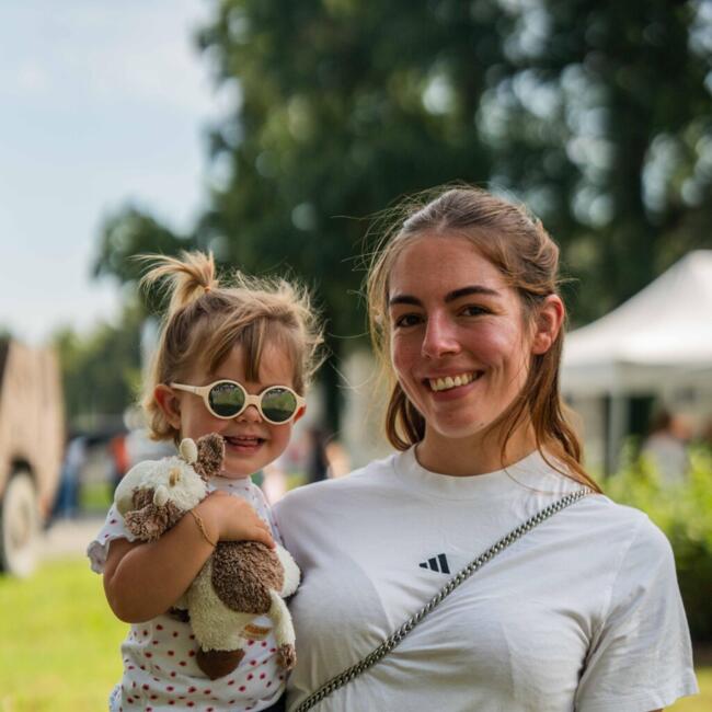 Babysitter in Le Breil-sur-Mérize: Coralie