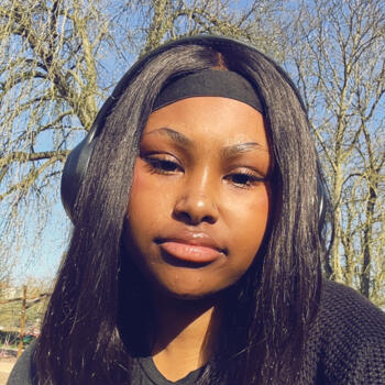 Babysitter in Paris: Hadja