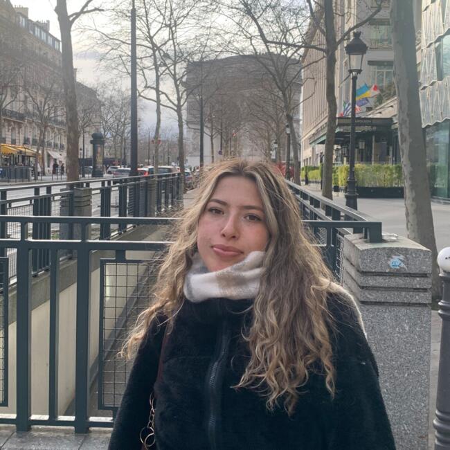 Babysitter in Saint-André-de-Corcy: Ana Sofía