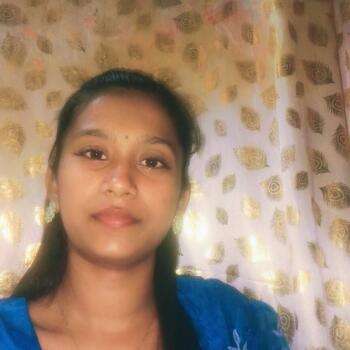 बेबीसिटर पुणे: Komal