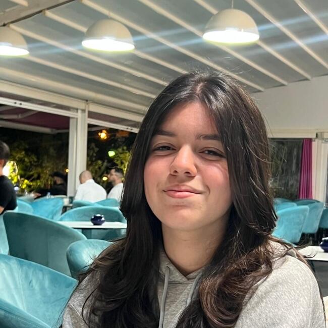 جليسة أطفال في رباط: Yasmine