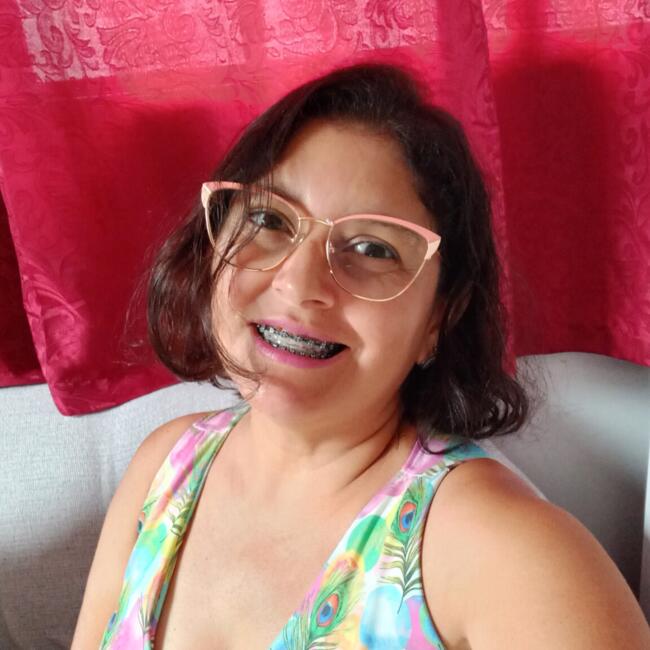 Babá em Goianira: Lucelia