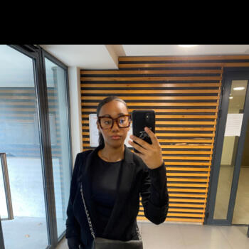 Babysitter in Marseille: Lincey