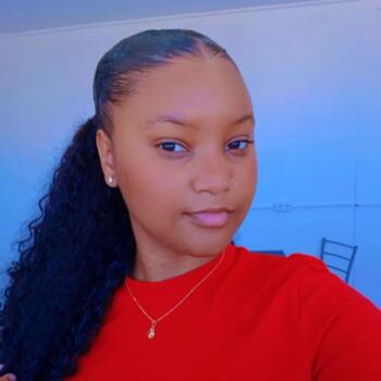 Babysitter in Almada: Daiane