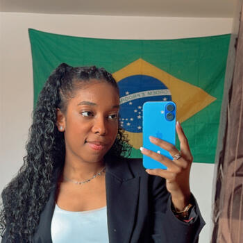 Voluntari的保母: Marcela