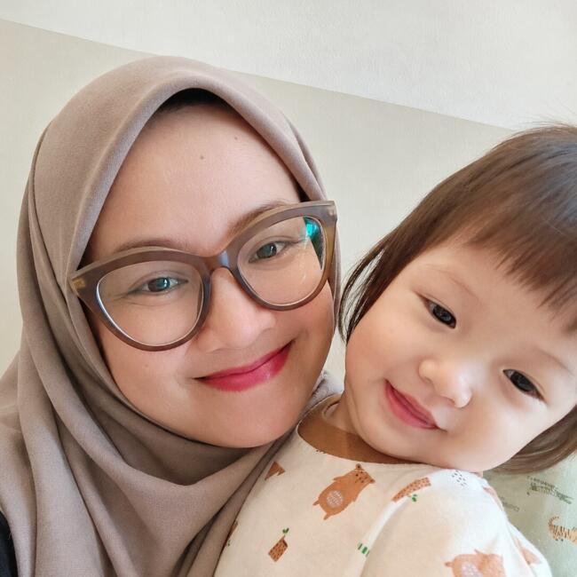 Babysitter in South Tangerang: Tria oktantiana