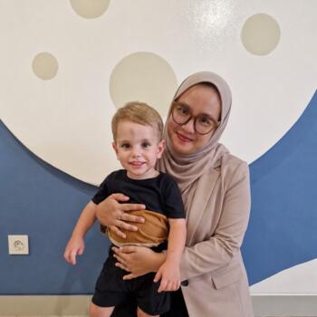 Babysitter South Tangerang: Tria oktantiana
