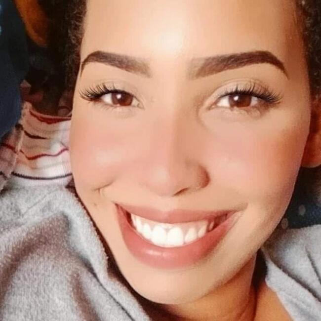 Babá em Brasília: Vitoria Pires