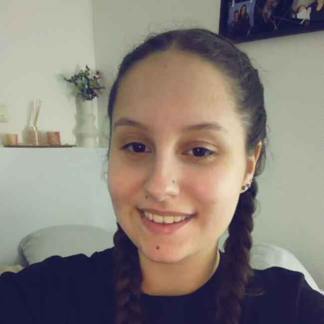 Babysitter in Verneuil-sur-Seine: Angela