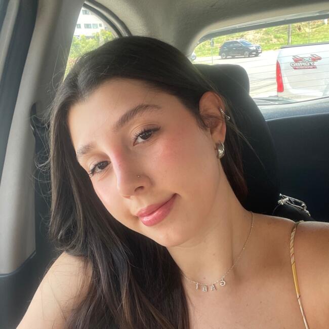 Babysitter in Americana: Gabriela