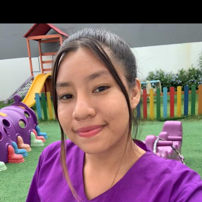 Babysitter in Santa Cruz: Claudia