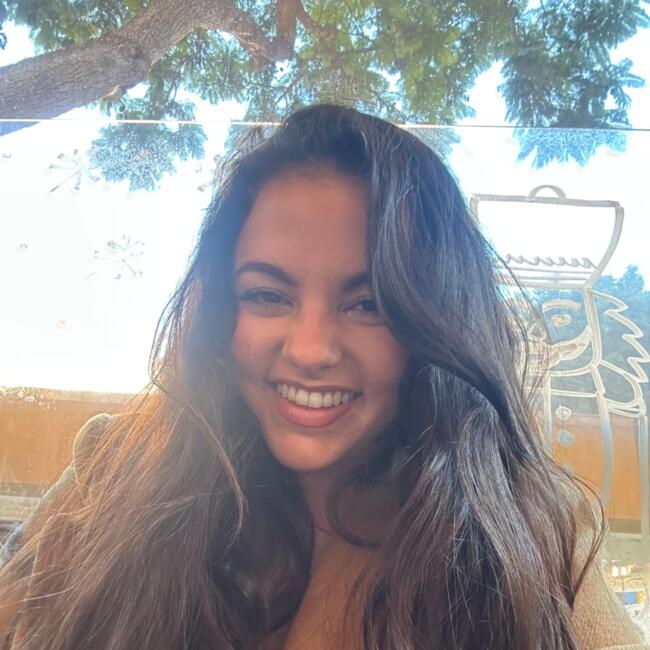 Babysitter in San Fernando: Laura