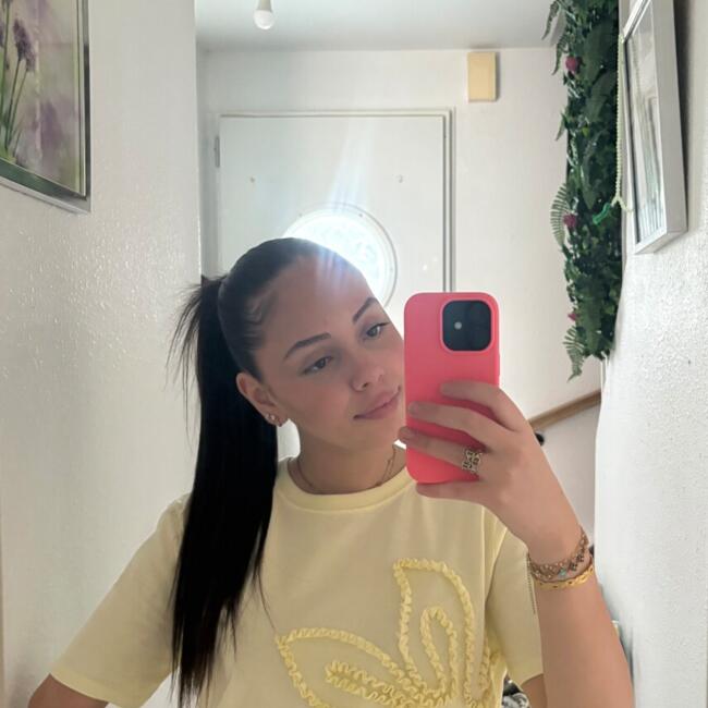 Nanny in Clermont-Ferrand: Kenza