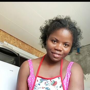 Babysitter em Camarate: Issy Daylú