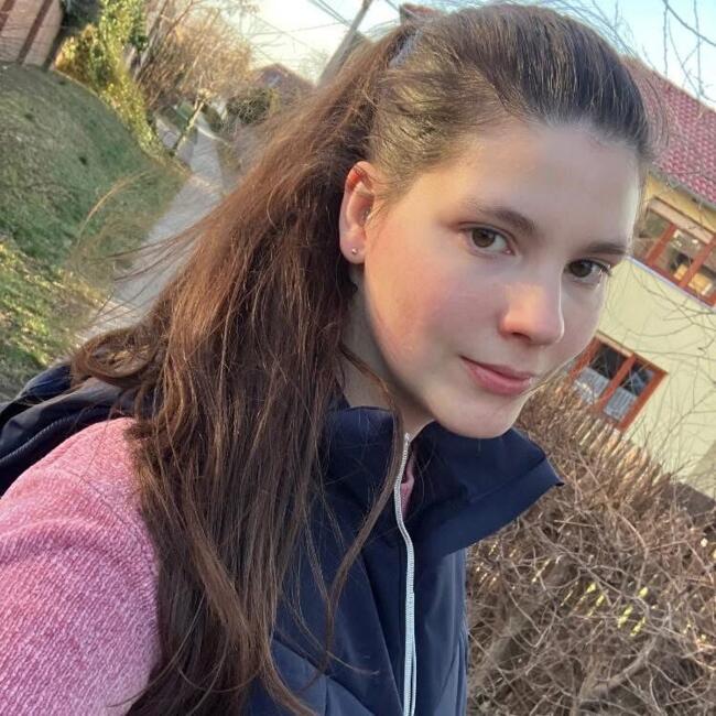 Babysitter in Budaörs: Hajni