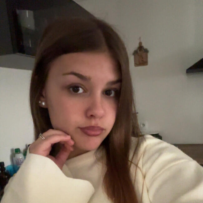 Babysitter in Ferrière-la-Grande: Clémence