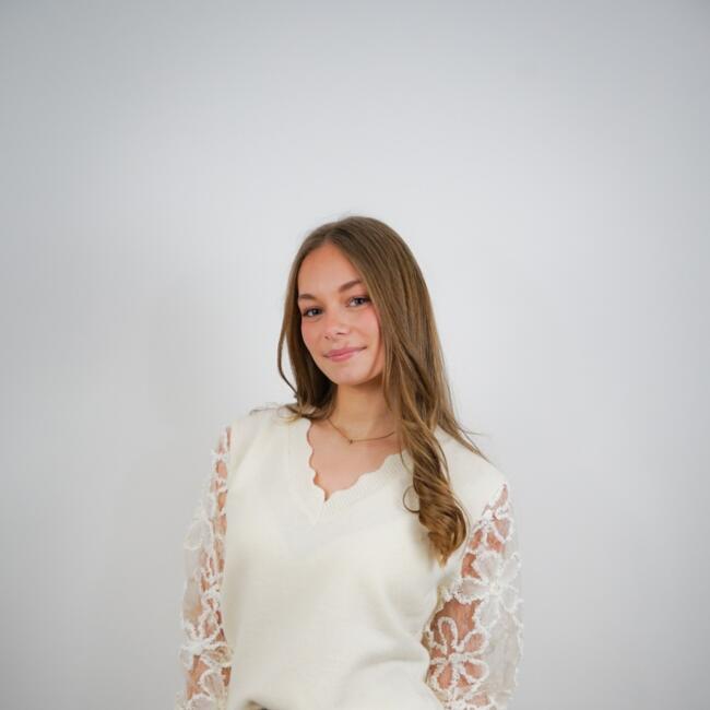 Babysitter in Joué-lès-Tours: Anna