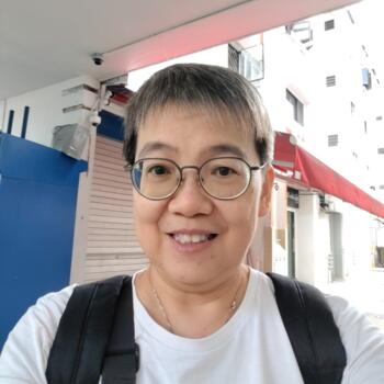 Babysitter in Singapore: Tan
