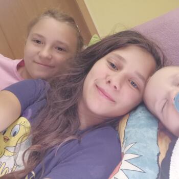 Babysitter in Peščeni Vrh: Larisa
