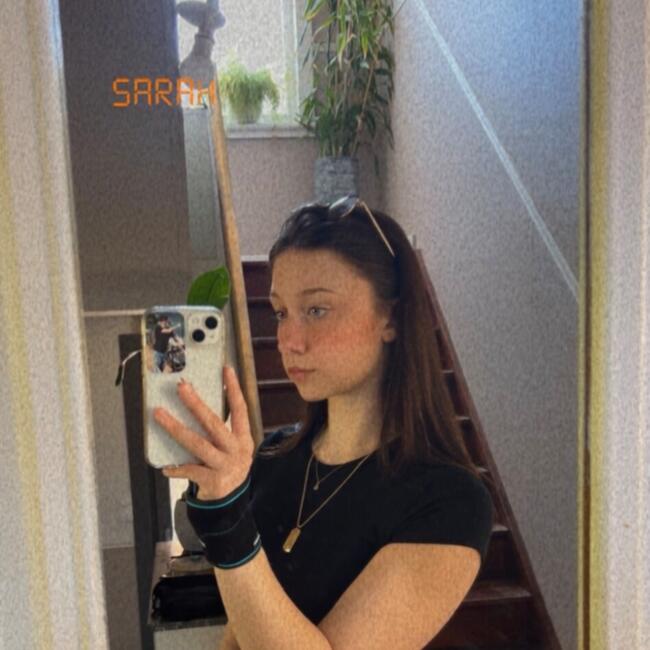 位于Comines的临时保姆: Sarah