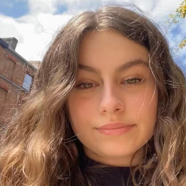 Babysitter in Roosdaal: Kyra