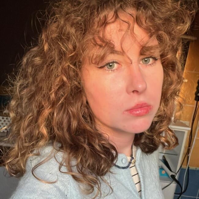 Babysitter in Vineuil: Julie