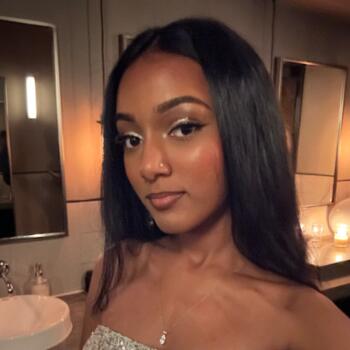 Babysitter Elmont: Sasha