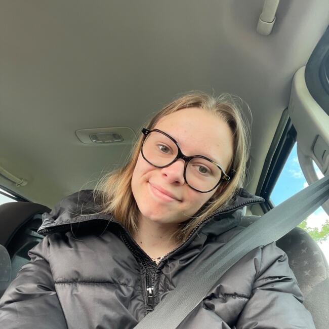 Babysitter in Caen: Lily