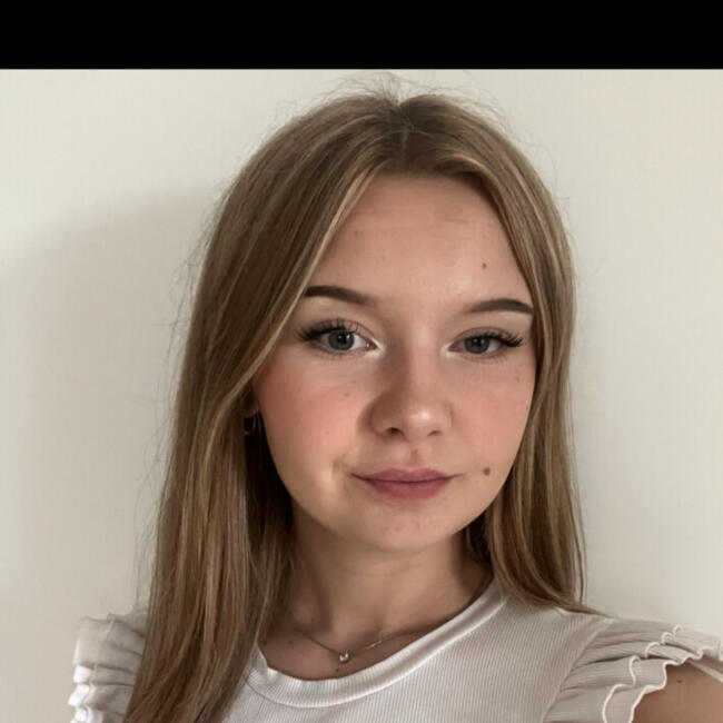 Babysitter in Favières (Hauts-de-France): Emma