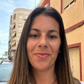 Trabajos de niñera en Santa Pola: trabajo de canguro Alba