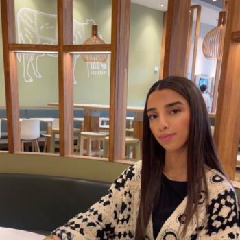 Babysitter in Le Chambon-Feugerolles: Chaima