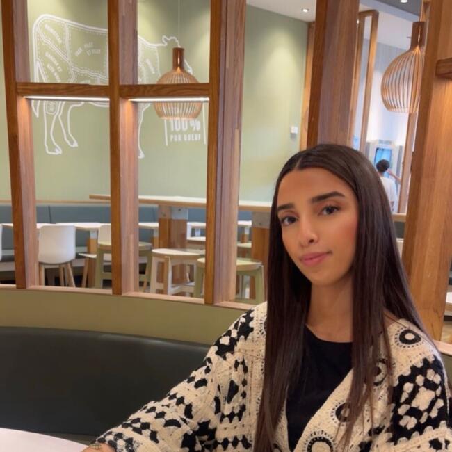 Babysitter in Le Chambon-Feugerolles: Chaima