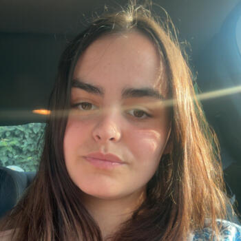 Babysitter in La Haye-du-Puits: Emelyne
