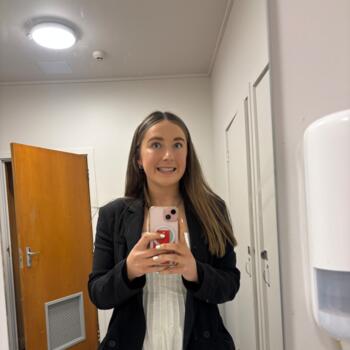 Babysitter in Wyndham: Anna