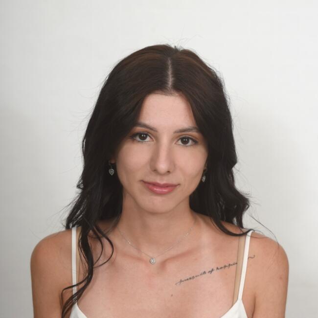 Babysitter στην περιοχή Γλυφάδα: Ελένη