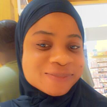 Babysitter in Seeb: Zainab