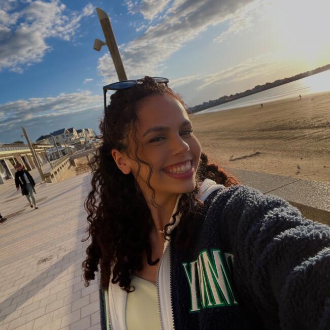 Babysitter in Asse: Yasmine