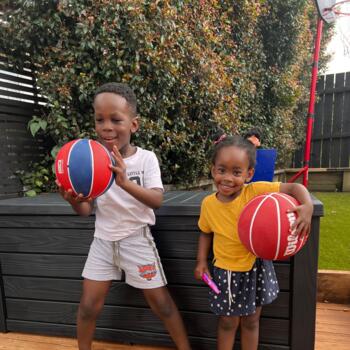Babysitting job in Auckland: babysitting job Sev