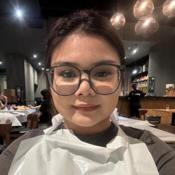 Babysitter in Singapore: Angela